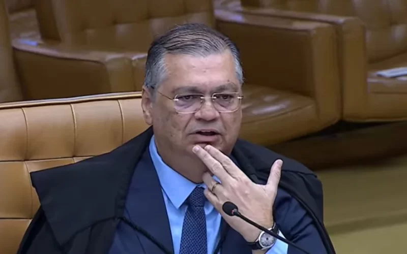 Ministro Flávio Dino suspende “penduricalhos” e impõe rigor ao teto salarial nos Três Poderes
