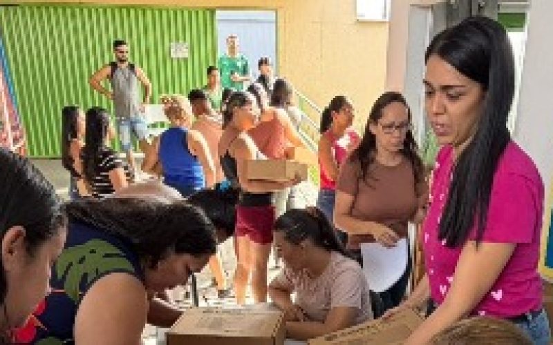 Senador Canedo inicia entrega de kits escolares e reforça compromisso com a educação