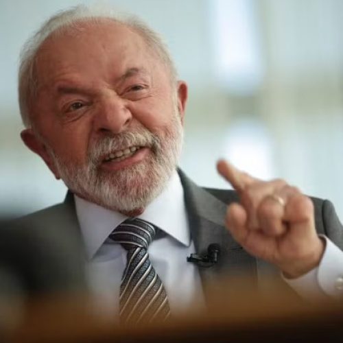 Lula critica tarifa de Trump e diz que não vai se humilhar: “Quando ele quiser diálogo, eu ligo”