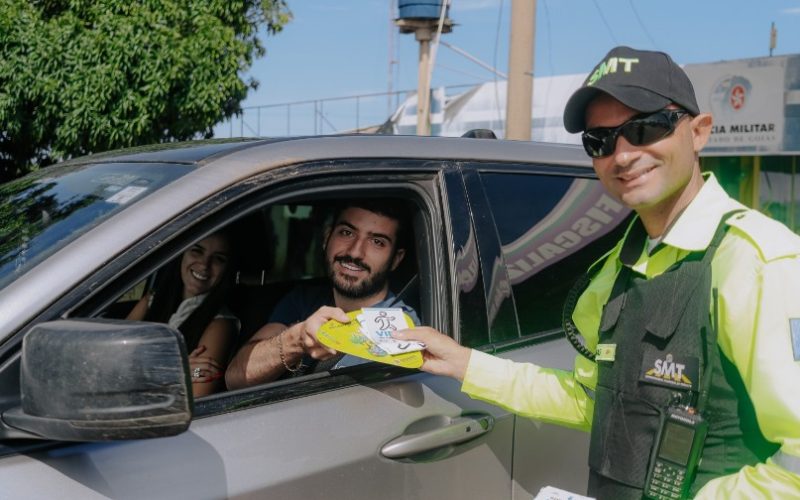 SMT de Senador Canedo participa de campanha de conscientização no trânsito durante o Carnaval