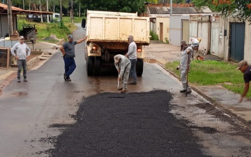 Tapa-buraco é intensificado durante período chuvoso em Senador Canedo e alcança diversos bairros