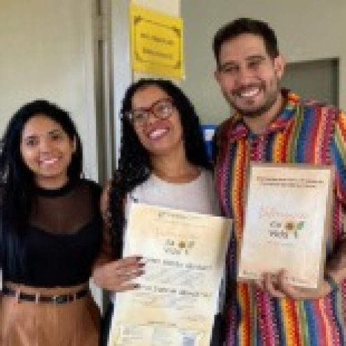 Semed distribui material sobre saúde mental a servidores da Educação