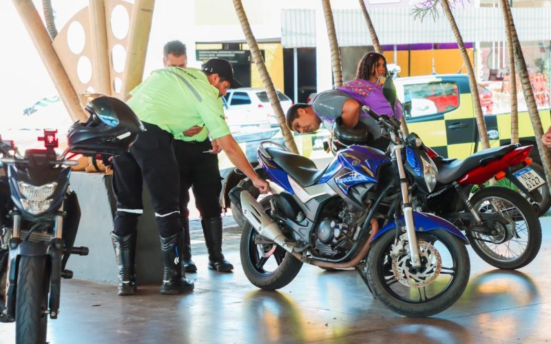 Blitz educativa e de fiscalização reforça segurança no trânsito em Senador Canedo