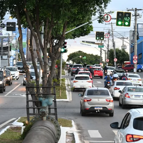 Goiânia adota semáforos inteligentes e promete viagens até 30% mais rápidas