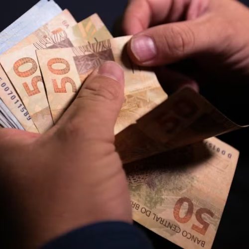 INSS começa a pagar 13º salário antecipado nesta quinta; R$ 73,3 bilhões serão injetados na economia