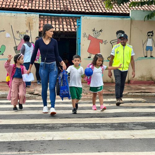 Ação da SMT orienta pais e alunos sobre segurança no trânsito em EMEI