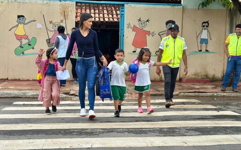 Ação da SMT orienta pais e alunos sobre segurança no trânsito em EMEI