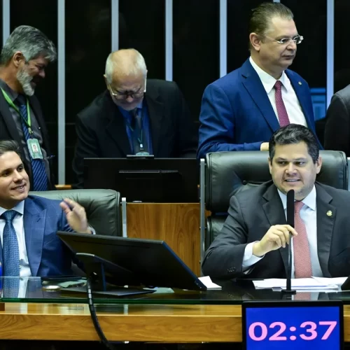 Congresso derruba vetos de Lula em pautas ambientais e de dívidas estaduais em meio a crise com o Planalto